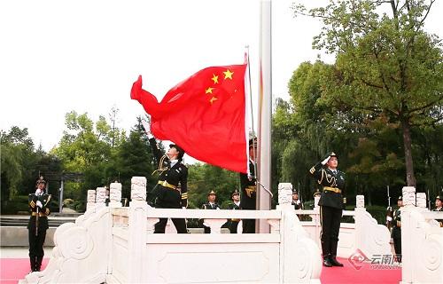 为什么夏天那么热女孩子都喜欢穿连裤袜游戏画面